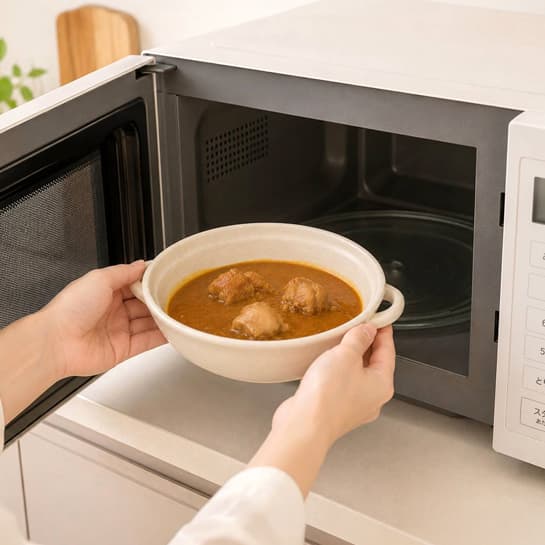 電子レンジに入れ600w約2分30秒温めてください。